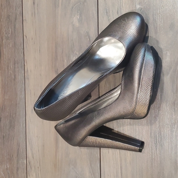 Calvin Klein Women Carley Ultra heels Platform Dress shoes sz 10M - Picture 12 of 12